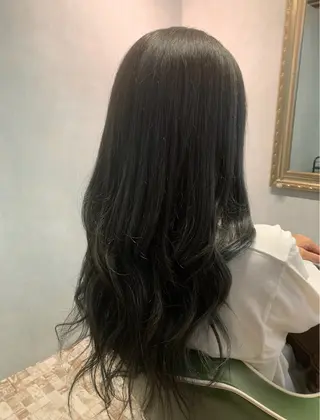 ロング カラー 山下 茜のヘアスタイル