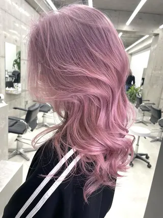 セミロング カラー 岡留 愛美のヘアスタイル