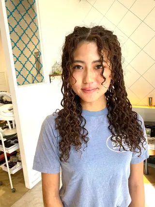ロング パーマ 饒平名 知也のヘアスタイル