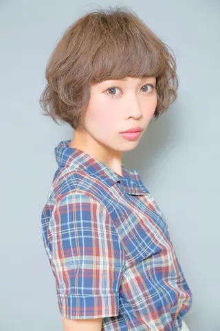 ショート カラー アルファ シェリのヘアスタイル