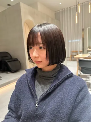 ミディアム ミオ💎ショート 透ける暗髪のヘアスタイル