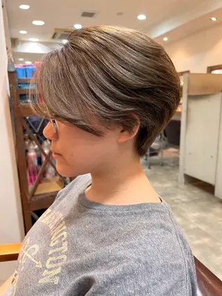 ショート カラー 透明感・艶感 小坂隼斗のヘアスタイル