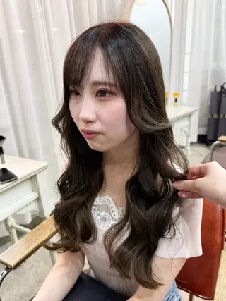 ロング カラー 三條 朋香のヘアスタイル