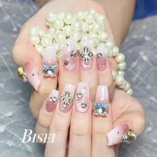 ネイル Queenie 🦋のネイルデザイン