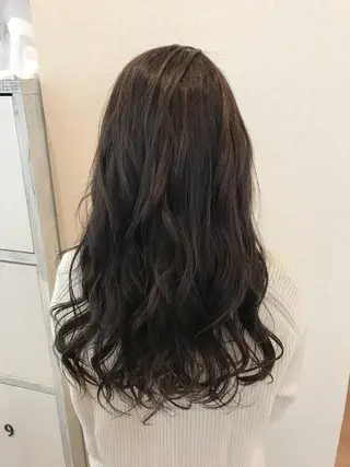 ロング カラー 岡本 智次のヘアスタイル