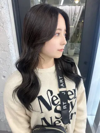 ロング riah  【リア】所属・瀧優華白髪ぼかし 大人レイヤー🩵のヘアスタイル