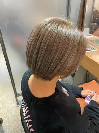 ショート カラー パーマ ヘアアレンジ ハイトーンカラー🤍 山下 優華のヘアスタイル
