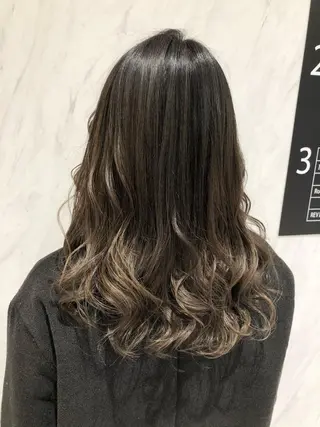 セミロング カラー 店長　濱口 花菜　美髪整形のヘアスタイル
