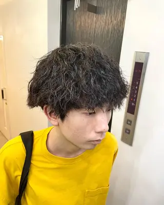 ショート ブリーチ有無Wカラー メンズパーマ大成のヘアスタイル