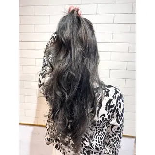 ロング EIGHT plum TOKIOリミテッドのヘアスタイル
