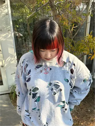 カラー 実生miu 個性派ハイトーンのヘアスタイル