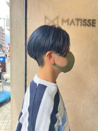 ショート カラー 韓国🇰🇷レイヤー カットオリーブカラーのヘアスタイル