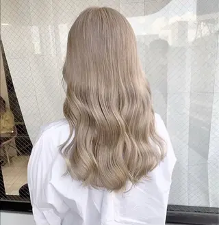 セミロング カラー ヘアアレンジ 神戸三宮ダメージレス ブリーチ特化 麟太郎のヘアスタイル