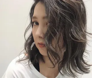 ミディアム 遠藤 和美のヘアスタイル