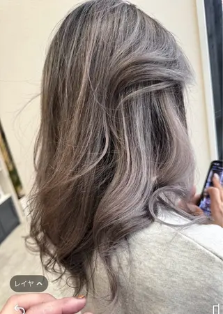 ロング カラー 坂田 優子のヘアスタイル