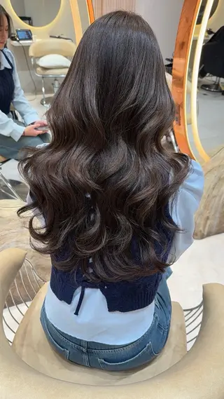 セミロング カラー 縮毛矯正✨🫧 レイヤー川村利幸のヘアスタイル