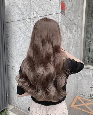 ロング ＿WHITE鳳店 アンダーバーホワイトのヘアスタイル