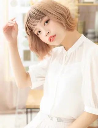 ショート カラー 松山 彩香のヘアスタイル