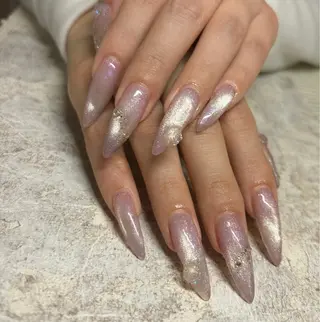 ネイル Lowé いちごのネイルデザイン