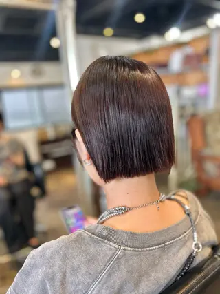 ショート Julia🖤 縮毛矯正🌬️🩵のヘアスタイル