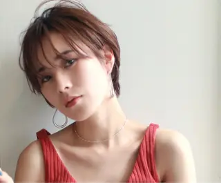 ショート カラー コバヤシ リョウのヘアスタイル