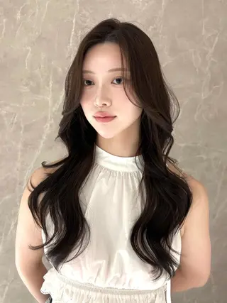 ロング 🎗️comoda 神戸三宮 髪質改善のヘアスタイル