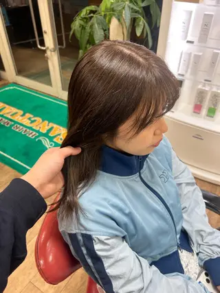 セミロング カラー オオエ トア／カットモデルのヘアスタイル
