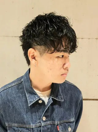 ショート パーマ メンズ 成瀬 弘光のヘアスタイル