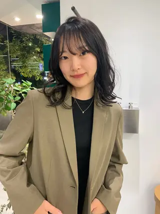カラー なのは\透け感カラー \レイヤーカットのヘアスタイル