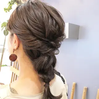 セミロング ヘアアレンジ 小宮 真理奈のヘアスタイル