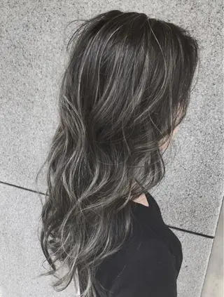 ロング Eliss 堀江のヘアスタイル