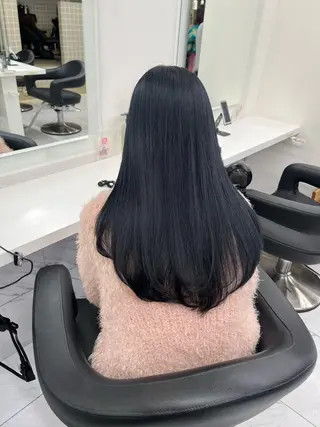ロング 寒色/ベージュヘア ブリーチありMiOのヘアスタイル