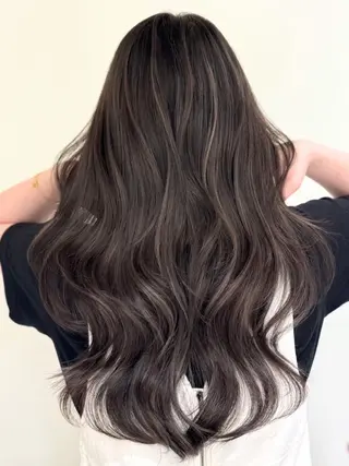 ロング カラー 関 珠季のヘアスタイル