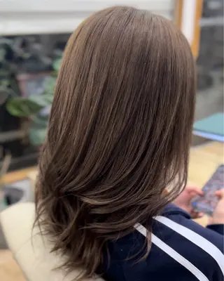 ミディアム カラー 亀井 慎太郎のヘアスタイル