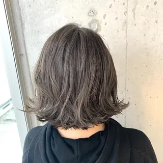 ショート カラー コバヤシ リョウのヘアスタイル