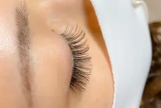 マツエク・マツパ 繪蒔/柿の木坂 にあるまつ毛サロンのマツエク・マツパデザイン