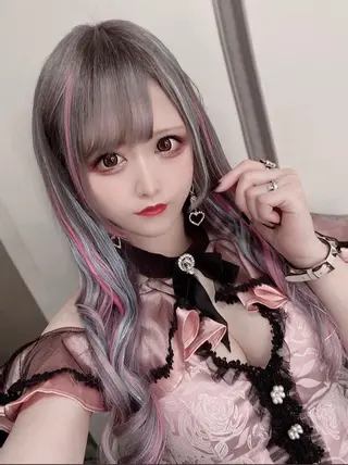 ロング カラー 佐伯 りょうのヘアスタイル