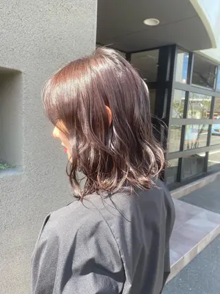 ミディアム maco 艶感ハイトーン🦋のヘアスタイル