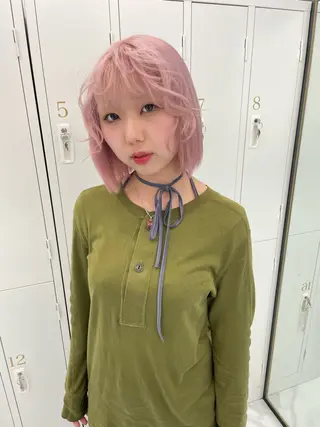 ミディアム カラー 沢井 優衣のヘアスタイル