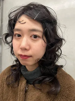 ミディアム サカモト ナオミのヘアスタイル