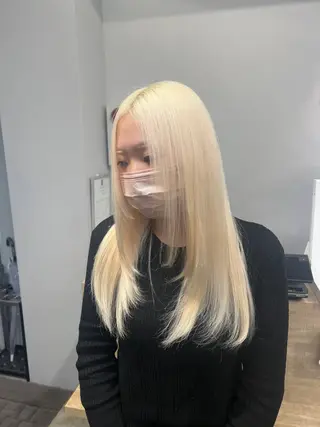 ロング ブリーチ毛の縮毛矯正 ハイトーン/岡本智樹のヘアスタイル