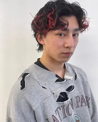 ショート カラー メンズ 💓パーマ，💗 レイヤーカットのヘアスタイル