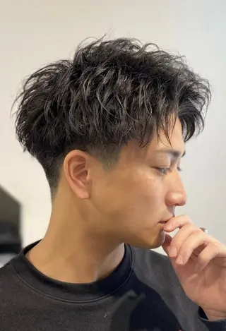 ショート パーマ メンズ トミモト アユムのヘアスタイル