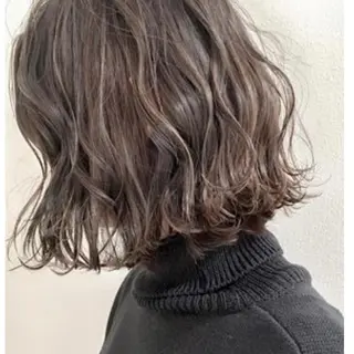 ミディアム カラー 柴田 日菜子のヘアスタイル