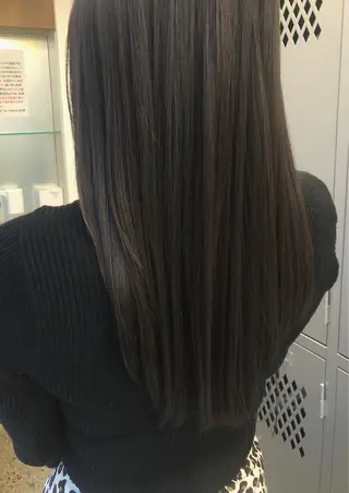 ロング mai🐷髪質改善 🖤透ける暗髪🖤のヘアスタイル