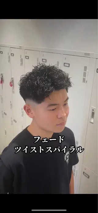 ショート パーマ メンズ YUTA短髪特化 フェザーパーマのヘアスタイル