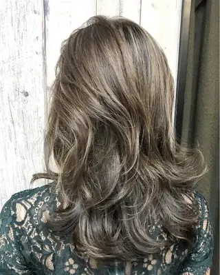 セミロング カラー リップカール 神戸のヘアスタイル
