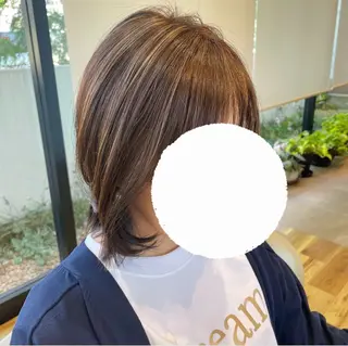 ミディアム カラー 岡本 梨沙のヘアスタイル