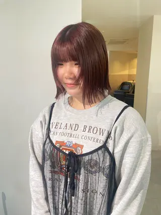 ミディアム カラー MIU/ルーツカラー 顔まわりレイヤーのヘアスタイル