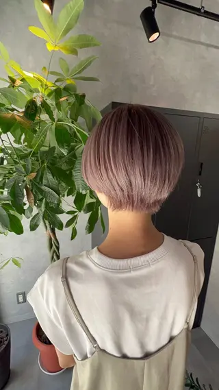 ショート motoトップカラー リスト/ブリーチカラのヘアスタイル